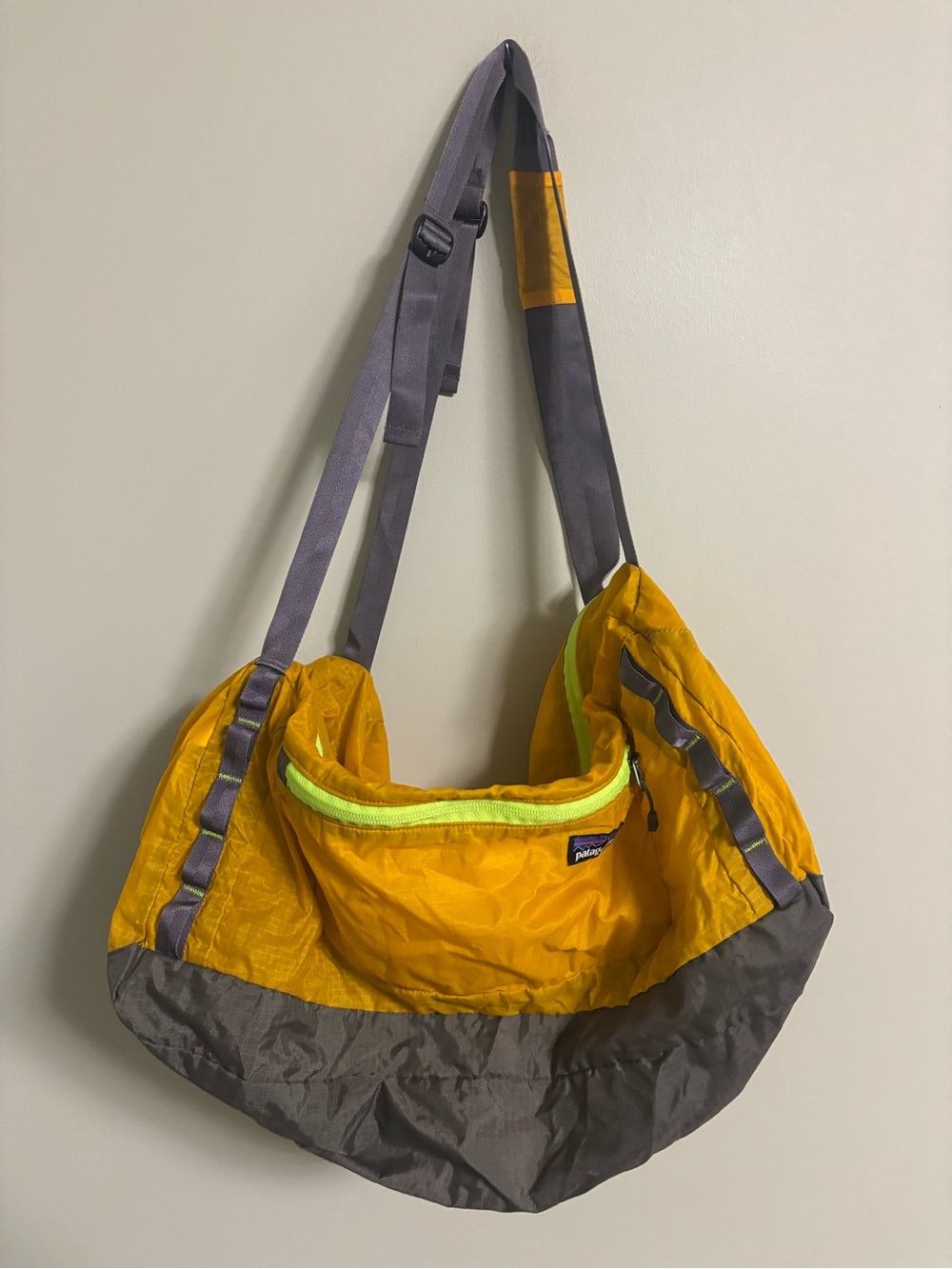 Patagonia Lightweight Travel Courier Bag Packable Duffle Nylon Gold Zipper